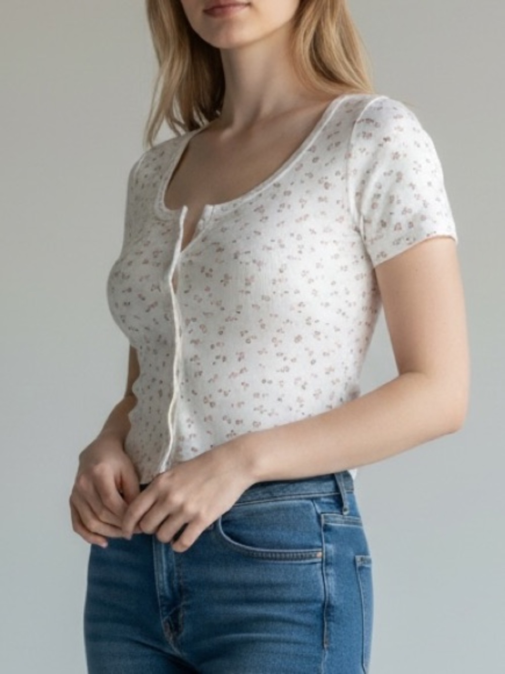 Brandy Melville White Pink Floral Ribbed Henley Baby Tee Crop Top 90s button up